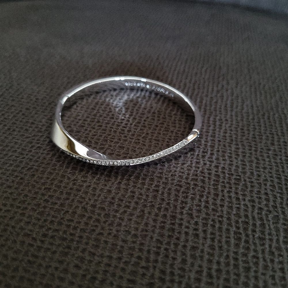 Kate Spade♠️ Silver🤍 "Do the Twist"🔀 Bangle Bracelet - NWT - Picture 13 of 15
